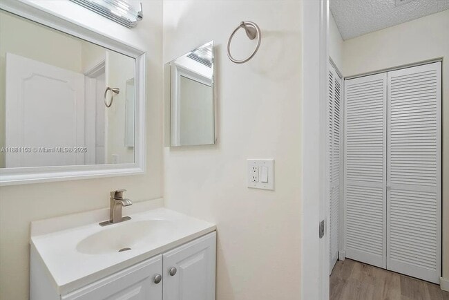 Building Photo - 20937 Bay Ct