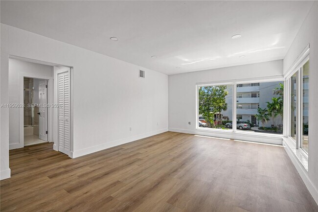 Building Photo - 3661 NE 170th St