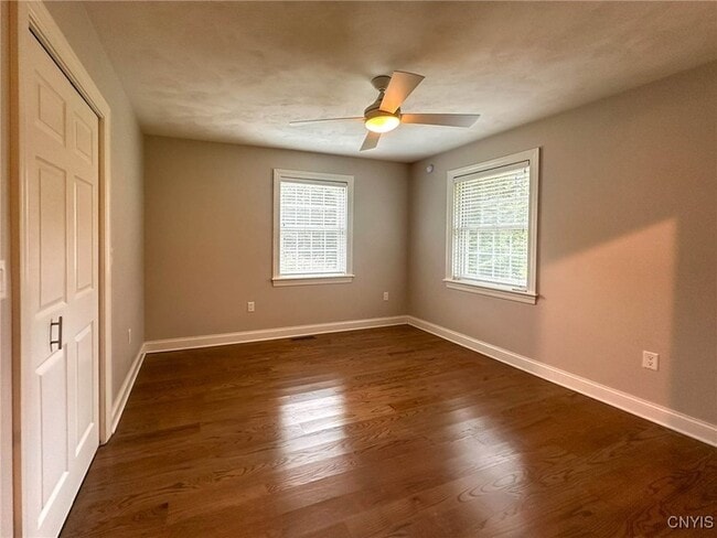 Building Photo - 97 1/2 Sanger Avenue Unit