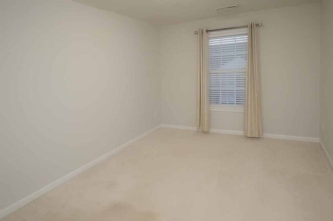 Building Photo - 226 Duncraig Dr