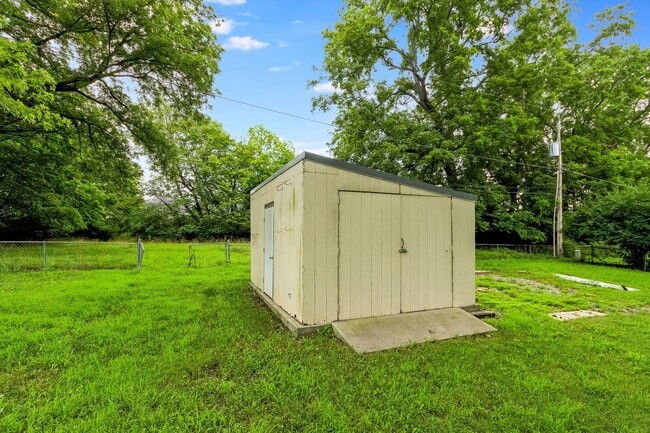 Building Photo - Spacious 4-Bed / 2-Bath Home – Grandview, MO