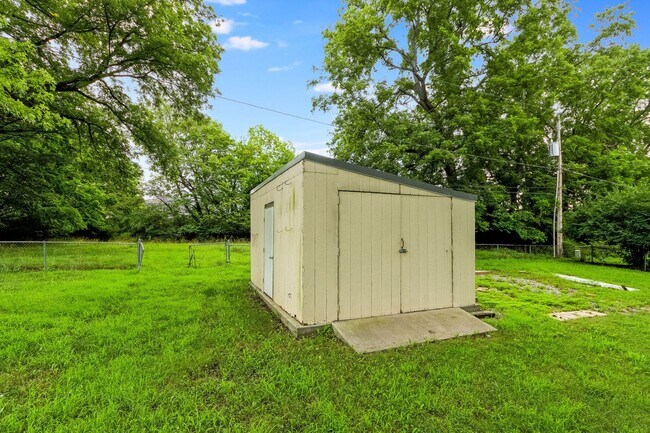 Building Photo - Spacious 4-Bed / 2-Bath Home – Half month ...