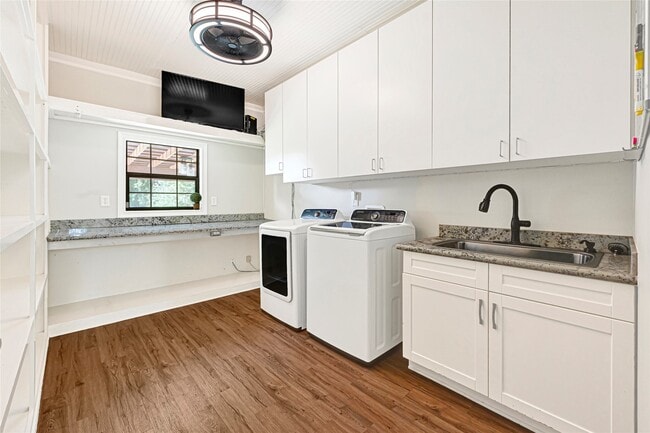 Building Photo - 509 Joan Of Arc Dr