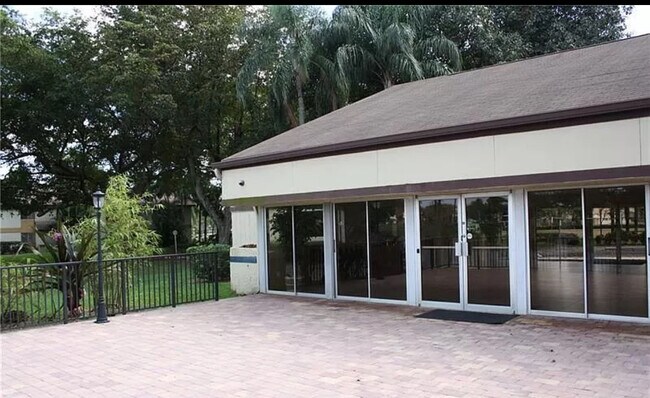 Building Photo - 612 Gardens Dr