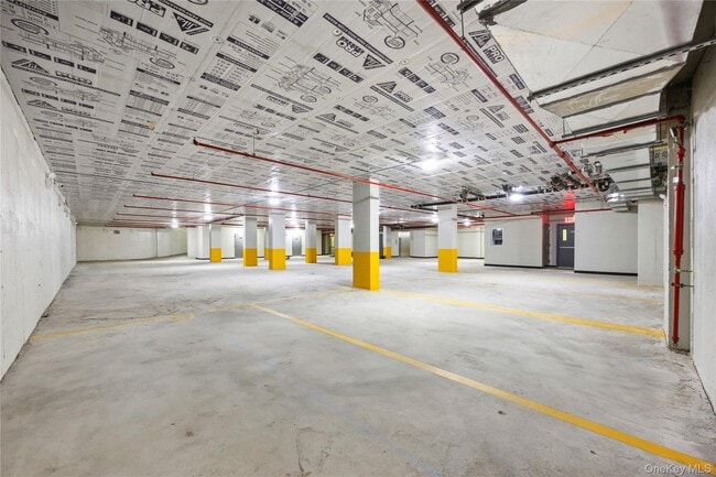 Building Photo - 163-07 72nd Ave