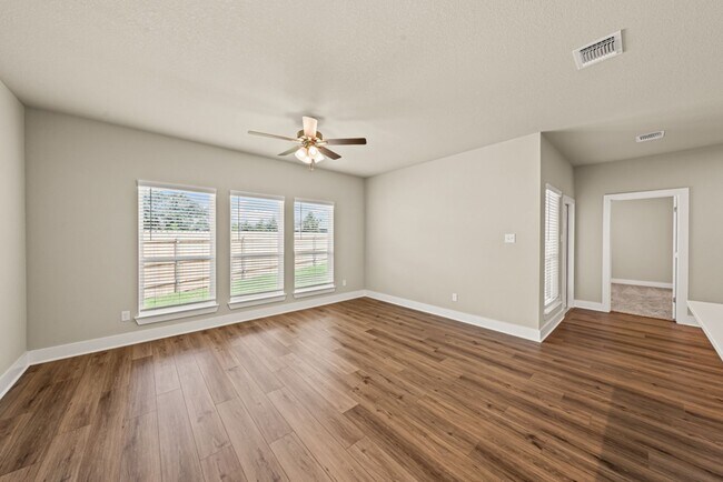 Building Photo - Modern Comfort Meets Style in Hartrick Ranch