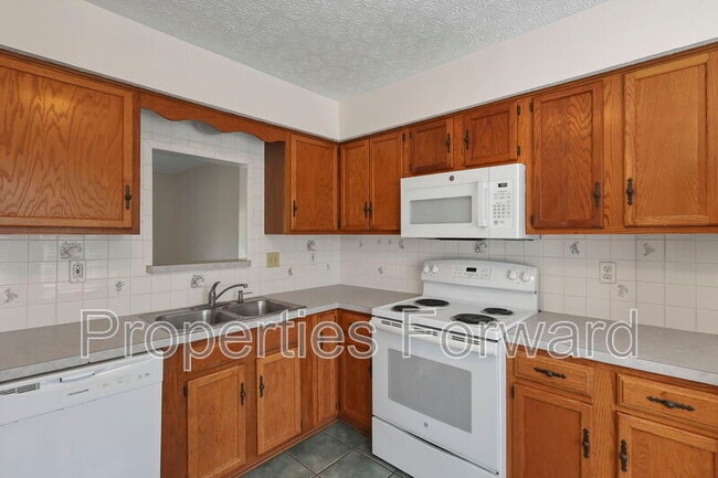 Building Photo - 2246 Shirlene Dr