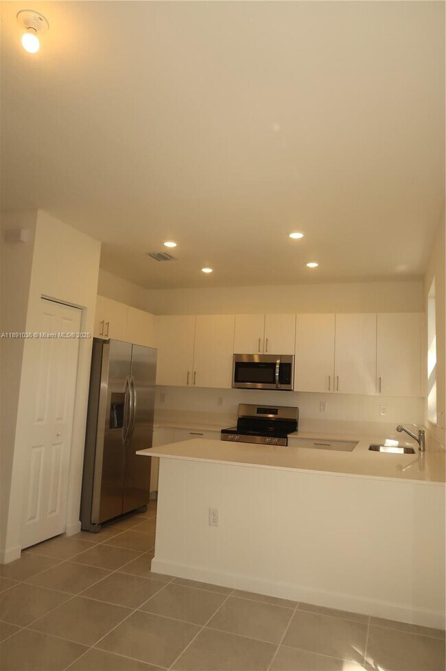 Building Photo - 1509 SE 27th Rd