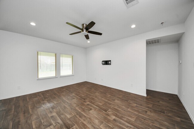 Building Photo - 21314 Sleepy Willow St