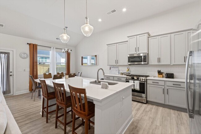 Building Photo - Like New 4BR Ranch with Modern Finishes & Prime Location in Elgin