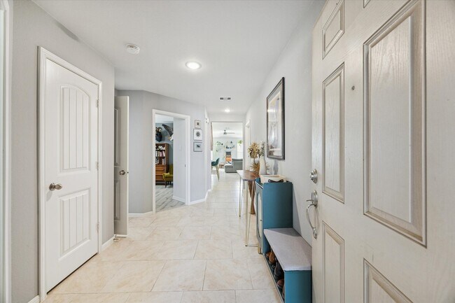 Building Photo - 3018 Village Creek Dr