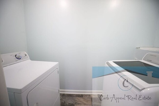 Building Photo - 3-bedroom, 1 bath house!!!