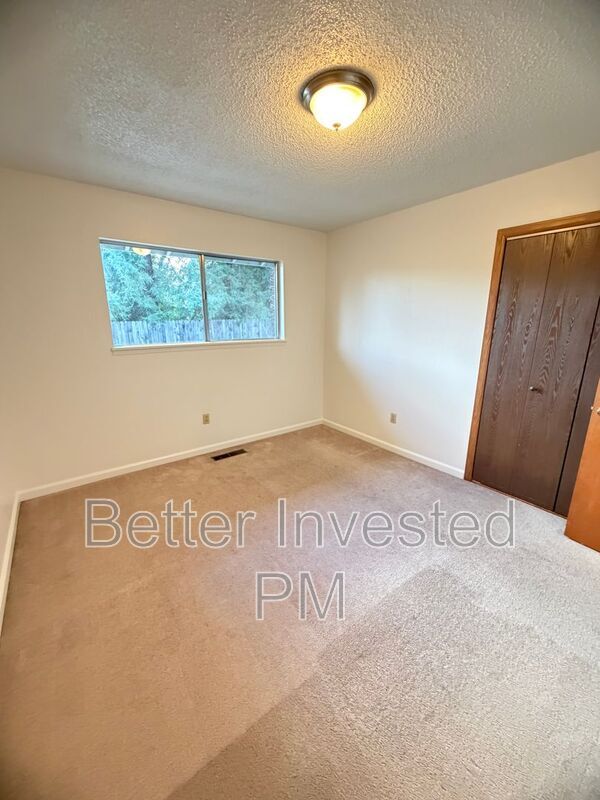 Building Photo - 1215 Marwen Dr