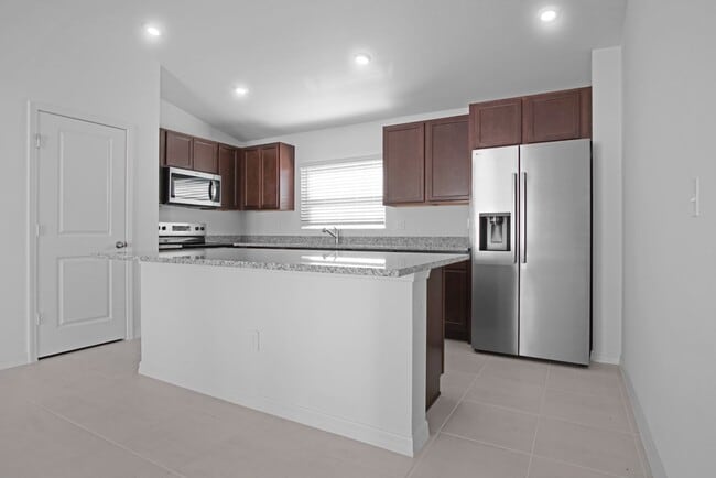 Building Photo - Modern Comfort Meets Convenience