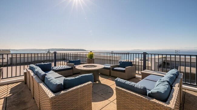 Building Photo - 315 1st Ave W