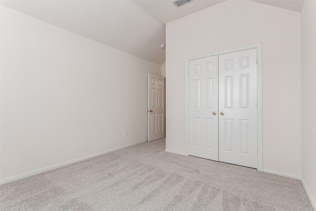 Building Photo - 915 Falcon Trail