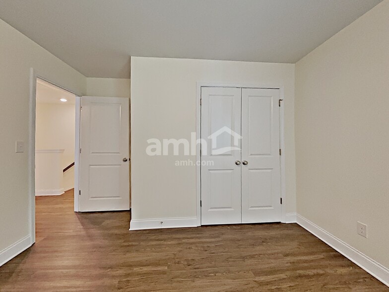 Building Photo - 143 Willowbrook Dr