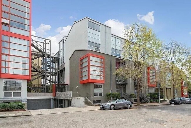 Primary Photo - 1007 41st St