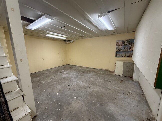 Building Photo - 40 Pleasant St