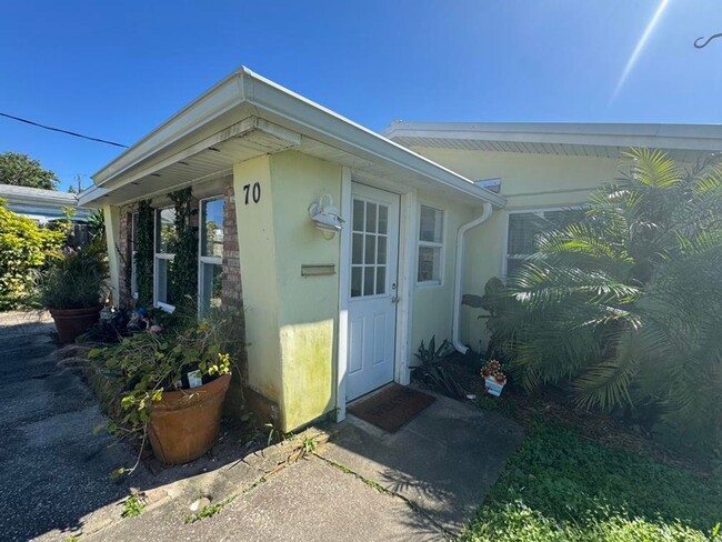 Building Photo - 3/2 Beachside Bungalow with Garage!