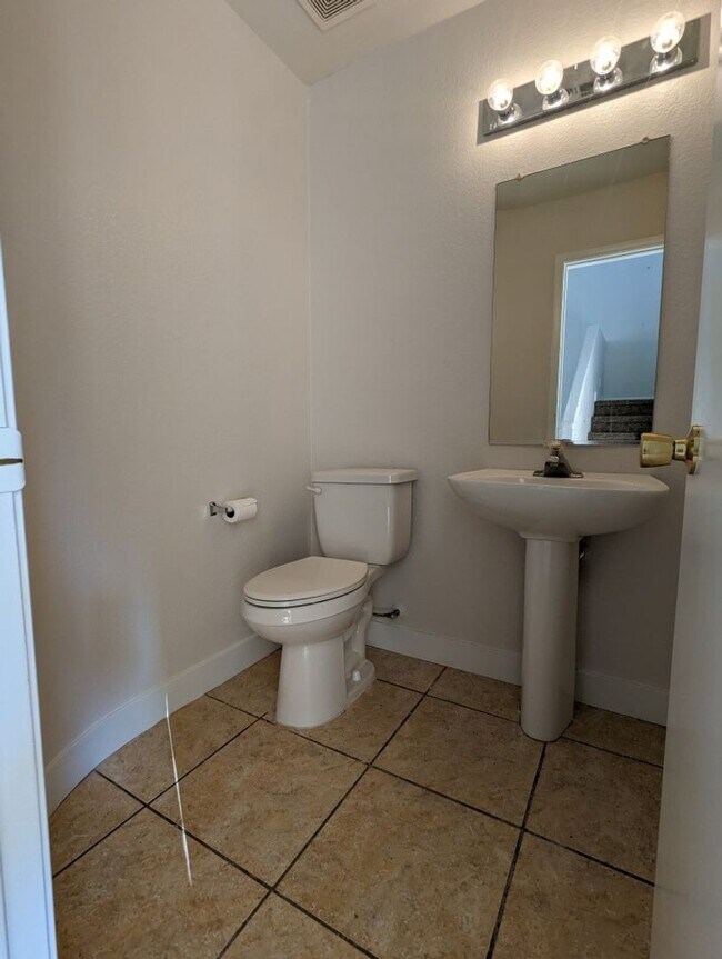 Building Photo - 7233 Pinon Crest Ct