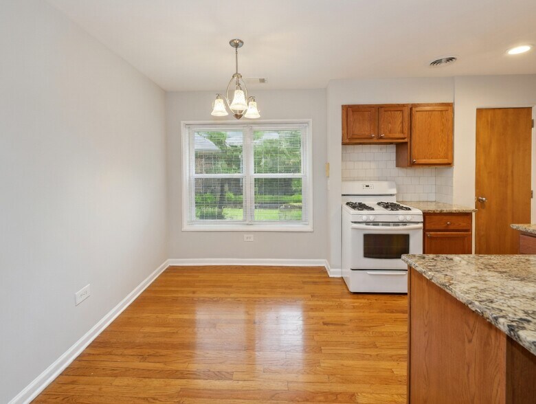 Building Photo - 6535 N Mozart St