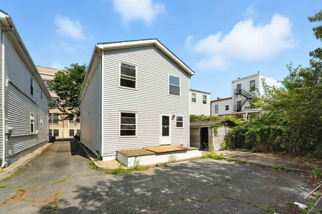 Building Photo - 338-340-340 Halladay St