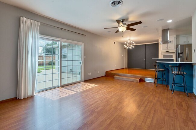 Building Photo - Charmingly Remodeled 3 Bed, 2 Bath Home Ne...