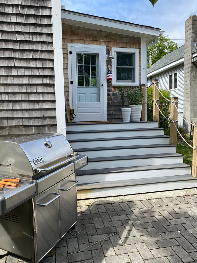 Spacious backyard patio with grill - 46 Crescent Ave