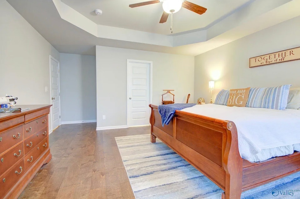 master bedroom - 291 Avebury Rd