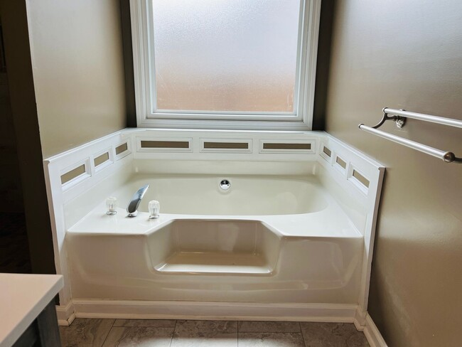 Building Photo - Wow! Renovated 3 bedroom 2 bath home in Ca...