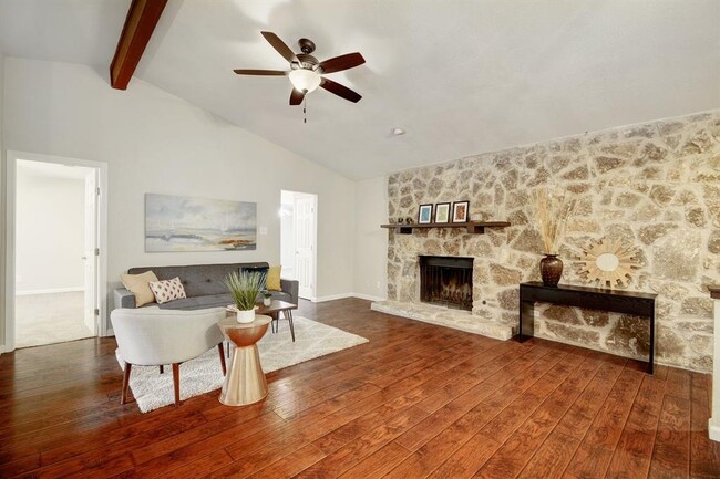 Building Photo - 8504 Mesa Dr