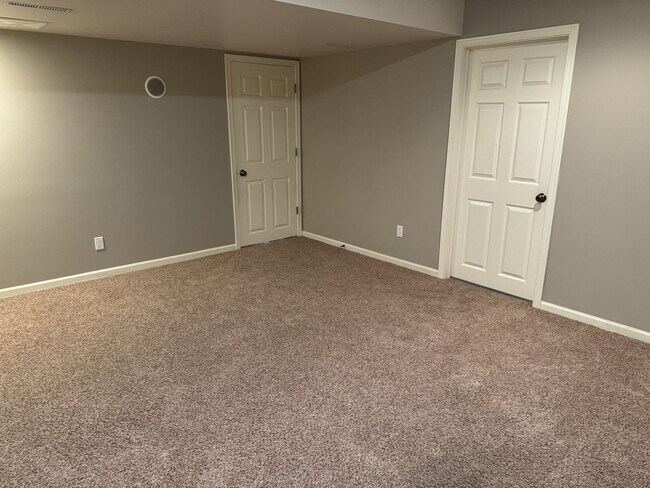 Building Photo - 2717 Bristol Dr