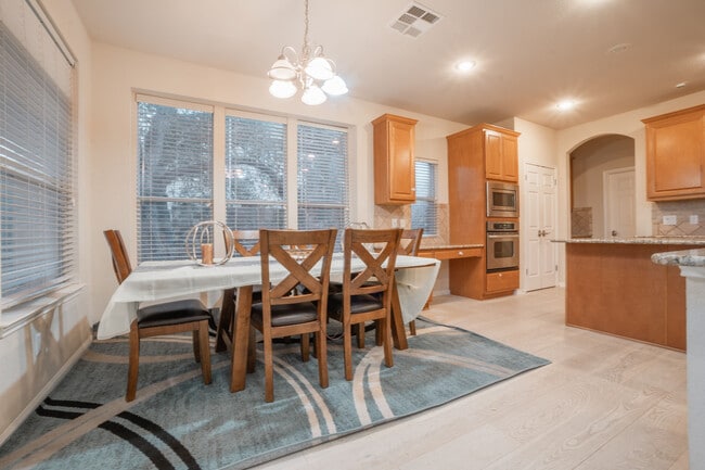 Building Photo - 917 Cavalry Ride Trail