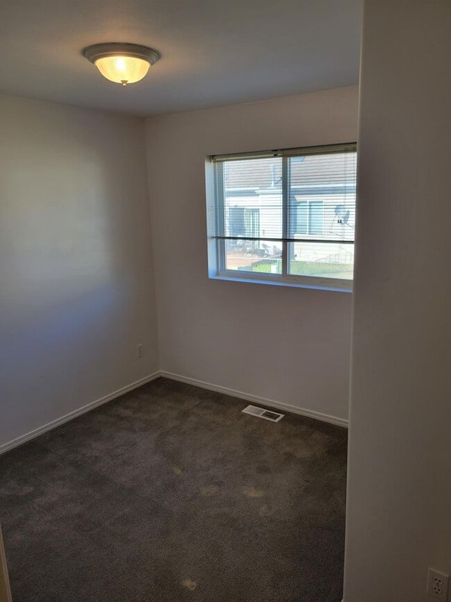 Building Photo - 3305 Laredo Dr
