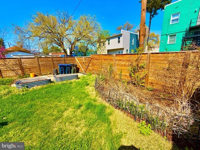 Building Photo - 4020 Grant St NE