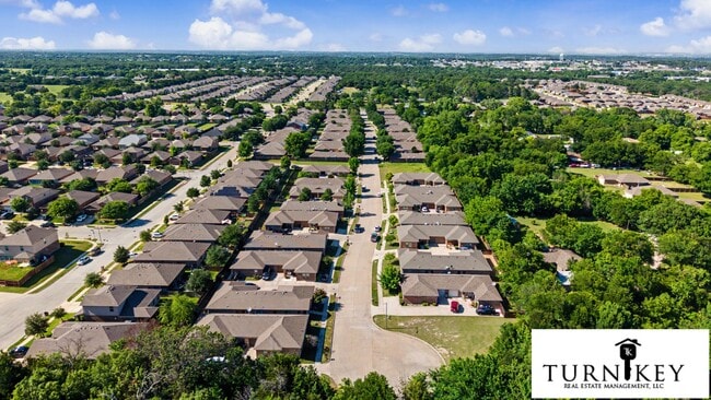 Building Photo - 221 Stewart Bend Ct