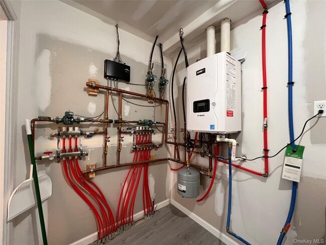 Building Photo - 26 Summit Dr