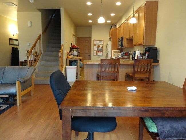 Building Photo - 8925 Lakehurst Dr