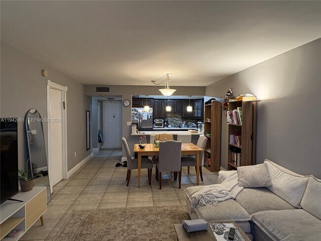 Building Photo - 1200 NE Miami Gardens Dr