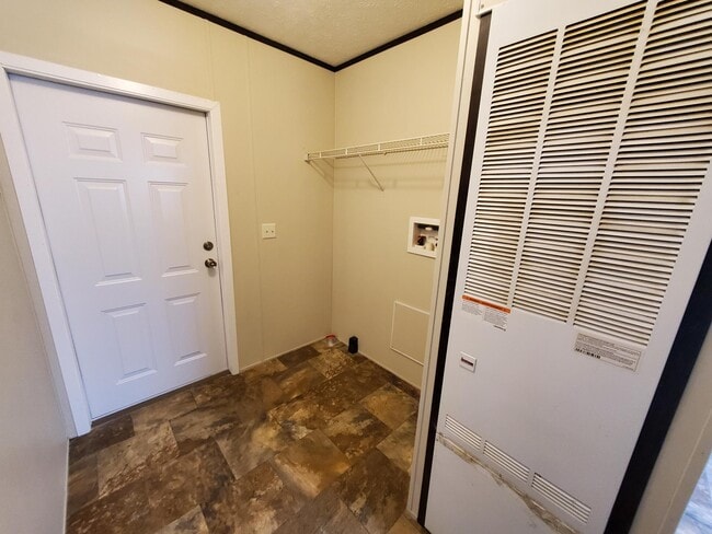 Building Photo - 2 Meadowlark Dr