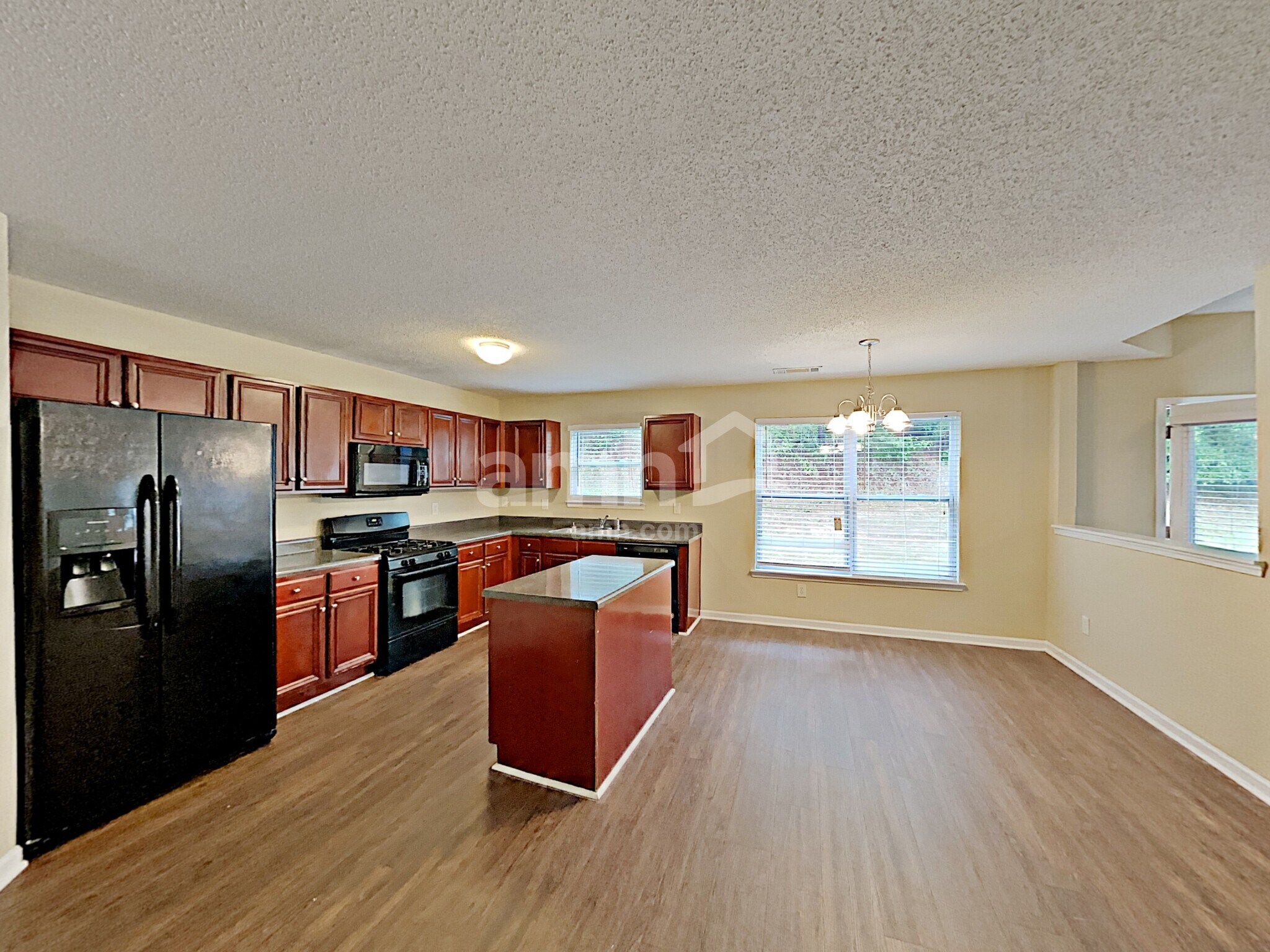 Building Photo - 682 Rock Hill Pky