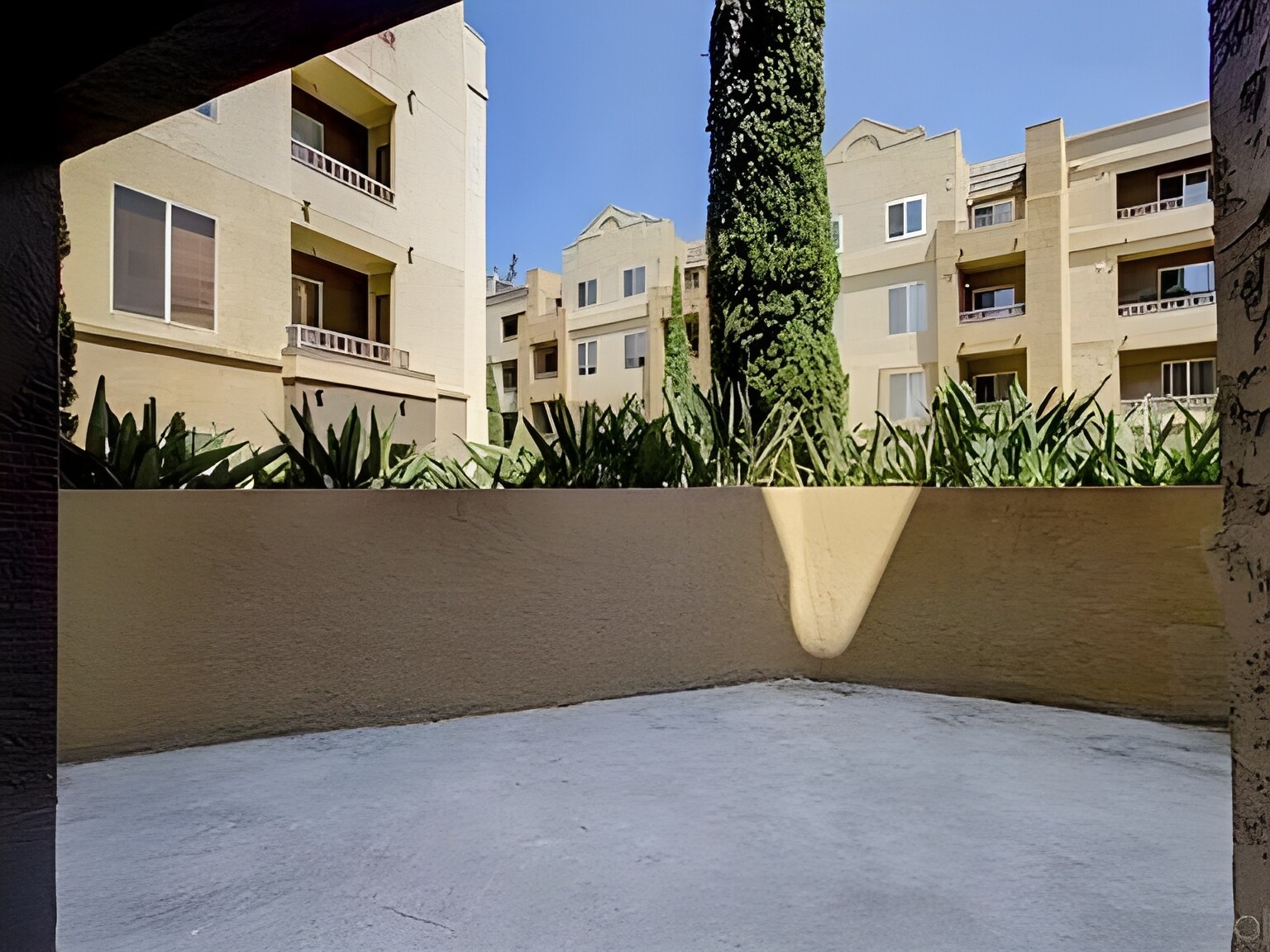 Building Photo - 3550 Lebon Dr