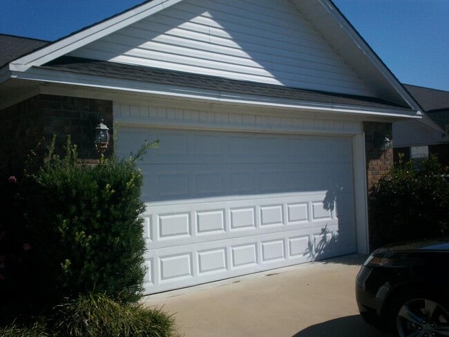 Building Photo - 3411 Landmark Dr