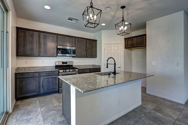 Building Photo - 5853 Lavender Breeze St