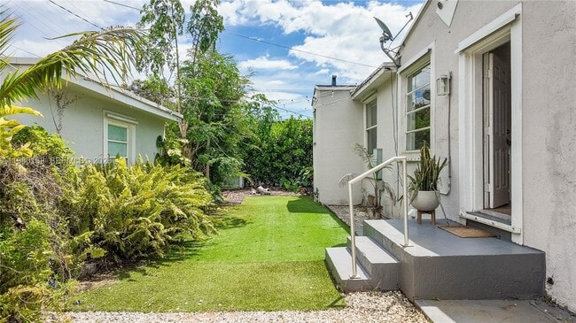 Building Photo - 1719 SW 15th St