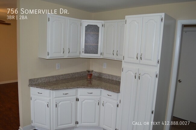 Building Photo - 756 Somerville Dr