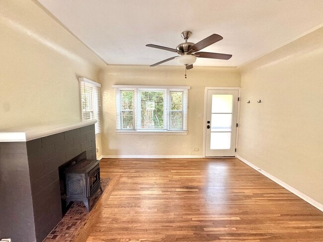 Building Photo - Cute North Park Bungalow! 2bd/1ba, 1 car garage, AC, W/D in-unit, fenced yard!
