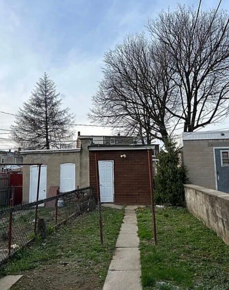 Building Photo - 417 1/2 E Ct St