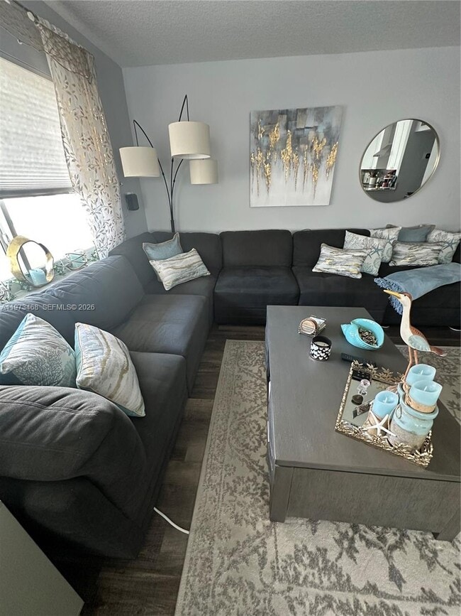 Building Photo - 323 Burgundy G